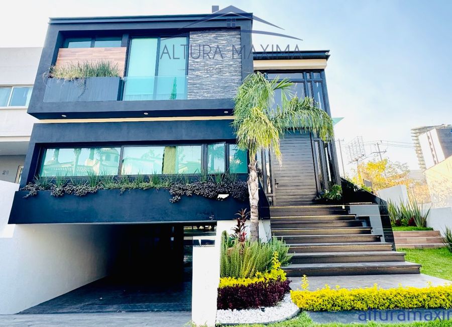Lujosa Casa en Venta Puerta de Hierro Andares Zapopan | Lamudi.com.mx