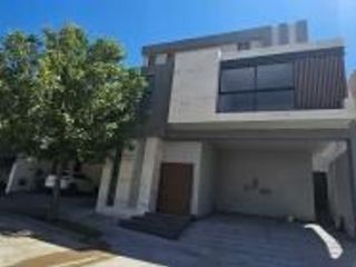 ¡HERMOSA CASA EN VENTA!