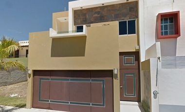 BONITA CASA EN RESIDENCIAL ESMERALDA COLIMA
