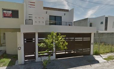 CASA SUPER ATRACTIVA EN RESIDENCIAL ESMERALDA COLIMA