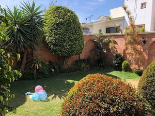 Se vende casa en Colinas Del Bosque con doble filtro de seguridad