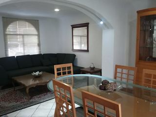 Hermosa Casa Amueblada en Renta en fraccionamiento Cerrado por Plaza San Diego