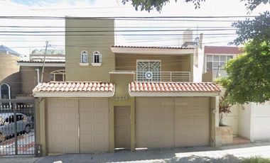 Casa En Remate Bancario En Paseo De Los Tamarindos, Tabachines, Zapopan, Jalisco