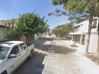 Casa ubicado en colonia Jardines de Aguascalientes, Aguascalientes. Con 4 recamaras y 420m2. Entre Av. de la Convención de 1914 Sur y Av. Héroe de Nac