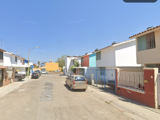 Casa ubicada en colonia Mezcales, Nayarit. Con 2 recamaras y 100m2. Muy cerca de la Playa.
