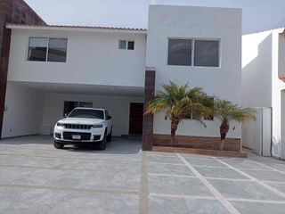 EXCELENTE CASA EN RENTA INCLUYE ACCIÓN AL CLUB