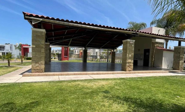 Hermosa casa dentro de fraccionamiento para remate bancario en Zapopan