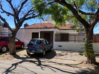 COLONIA LAS FUENTES ATRAS DEL QUERETARO 2000 CASA DE UN PISO 3 RECAMARAS JARDIN