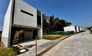 Casa en Venta Nueva en $4,890,000.00 en Coto ZOI Santa Anita, Tlajomulco de Zúñiga, Jalisco, México.