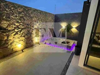 HERMOSA CASA CON PANELES SOLARES AREA CAMPOS ELISEOS