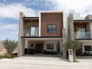 EN FRACCIONAMIENTO RESIDENCIAL HERMOSA CASA CON TRES RECAMARAS TRES BAÑOS COMPLETOS