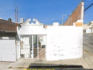 CASA EN REMATE BANCARIO, COL. PERIODISTAS, AGUASCALIENTES