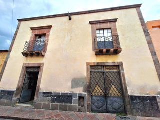CASA EN VENTA EN CENTRO HISTORICO QUERETARO PARA REMODELAR