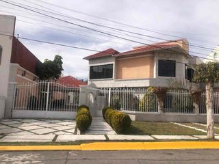 SE VENDE O SE RENTA HERMOSA CASA EN EXCLUSIVO FRACCIONAMIENTO ARBOLEDAS DE SANTA ELENA