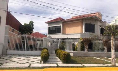 SE VENDE  HERMOSA CASA EN EXCLUSIVO FRACCIONAMIENTO ARBOLEDAS DE SANTA ELENA
