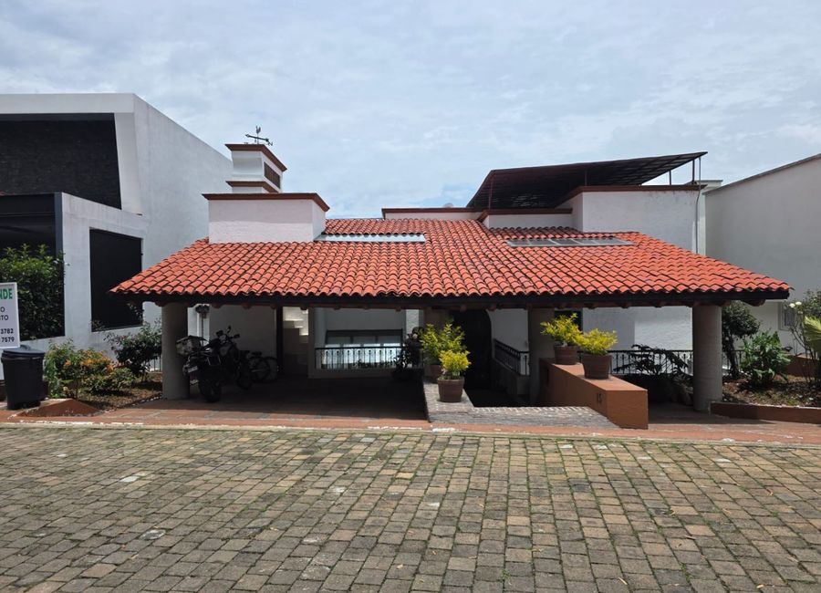CASA EN VENTA RESIDENCIAL CLUB DE GOLF LOS ENCINOS LERMA A 20 MINUTOS