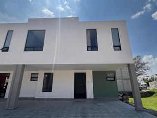 Hermosa Casa en Esquina de 3 Habitaciones en Venta Ubicada en el Residencil La Vid en San Juan Cuautlacingo, Puebla