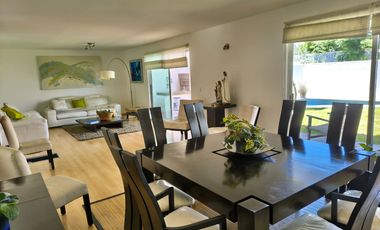 Residencia en Juriquilla, Cumbres del Lago, Con Alberca Jardín, 4R con baño c/u
