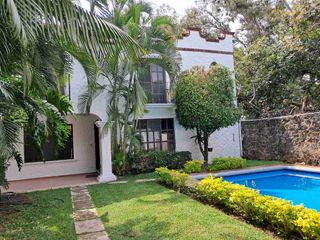 Casa Colonial en Fraccionamiento con vigilancia en Lomas de Cortes.