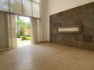 Casa amplia en venta, sobre Recta a Cholula