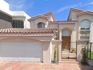 Exclusiva Residencia con Terreno Excedente | Plusvalía y Amplitud