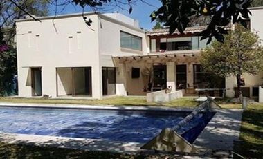 CASA EN VENTA DE REMATE EN  club de golf en AZTIZAPAN edomex