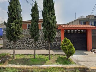 VENDO AMPLIA CASA
