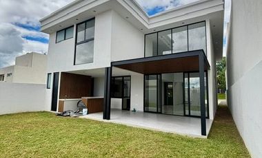 VENTA DE CASA NUEVA EN JARDINES DEL CAMPESTRE