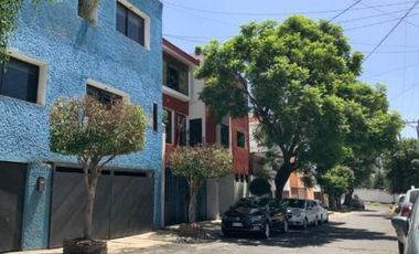 CASA EN VENTA. LOMAS DE TARANGO, ÁLVARO OBREGÓN, CIUDAD DE MÉXICO.