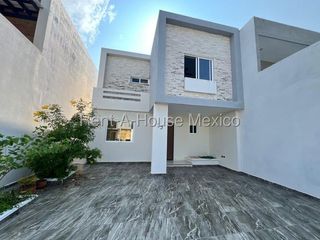 Casa Amueblada en Renta en Alvarado, Fraccionamiento Lomas de la Rioja CMB 26-638.