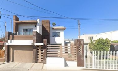 HERMOSA CASA ESTA ESPERANDO POR TI