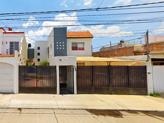 BONITA CASA EN VENTA UBICADA EN MONTEBELLO