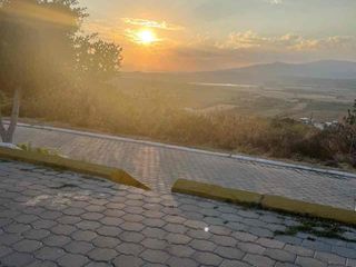 Terreno con hermosa vista panorámica en Paseo del amor, villas de Irapuato.