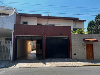 Venta de casa en Av Mario Brown