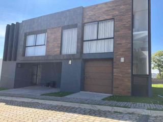 Casa moderna, amplia, con mucho luz,  en conjunto cerrado LOMAS ANGELÓPOLIS