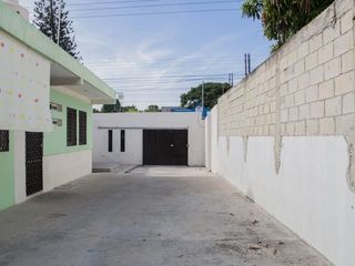 CASA EN VENTA EN CIUDAD DEL CARMEN 🏡✨ 📍Ubicada a unos metros de Periferica, a una cuadra de Panteon Colonia 📍Calle 55 x Periférica norte