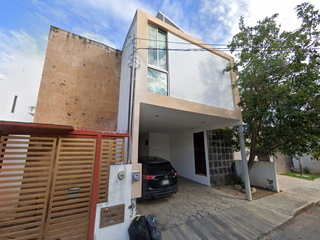 Casa en venta en Leandro Valle, Mérida, Yucatán JCL2
