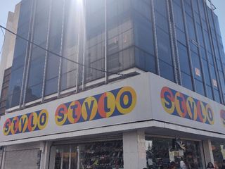 Muy elegante oficina corporativa en esquina todo el 2o piso, muy amplia 4 privados y lobby