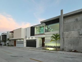 Fracc.Las Palmas |DOBLE ALTURA,  ENORME TERRAZA Y JARDIN , LUXURY