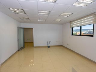 🏢 RENTA DE ESPACIO COMERCIAL EN AVENIDA SAN JAVIER- ZONA PREMIUM– 2° PISO