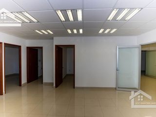 🏢 RENTA DE ESPACIO COMERCIAL EN AVENIDA SAN JAVIER- ZONA PREMIUM– 3° PISO