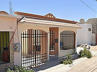 CASA EN VENTA AV SALVADOR, MISIONES, LA PAZ, B.C.S.