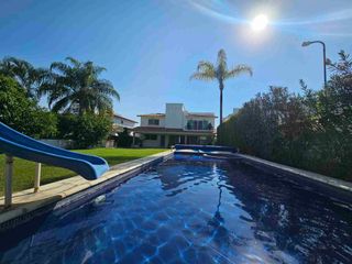 casa en venta con gran jardín en Lomas de Cocoyoc