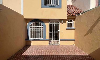 SE VENDE CASA REMODELADA DE DOS PISOS EN EL FRACCIONAMIENTO HACIENDA DEL SUR, PUEBLA EN $1,150,000 CON 2 RECÁMARAS, PATIO AMPLIO