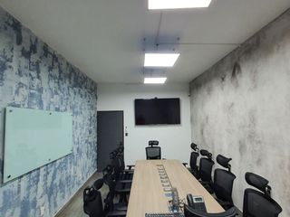Cómodas y funcionales oficinas ejecutivas renovadas en renta.