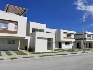 A LA VENTA HERMOSA CASA DENTRO DE FRACCIONAMIENTO EXCLUSIVO, EN APODACA, N.L.