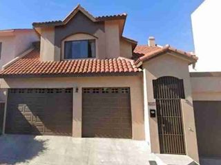 SE VENDE CASA CON ALBERCA EN TIJUANA BAJA CALIFORNIA.