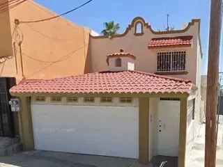 HERMOSA CASA ESTA ESPERANDO POR TI