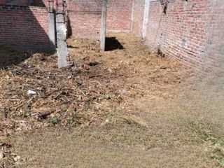 Terreno en venta de 120m2  a 500 metros de plaza Nueva celaya, sobre av. Naranjos frente Unidad H de los Pinos.