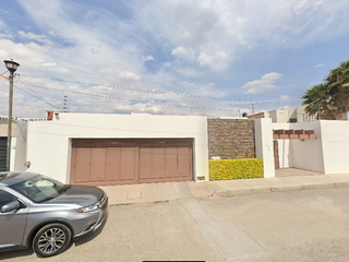 Hermosa casa en zona de alta plusvalia. Priv. Trojes de San Agelin 111-121, 20983 El Llano, Ags.